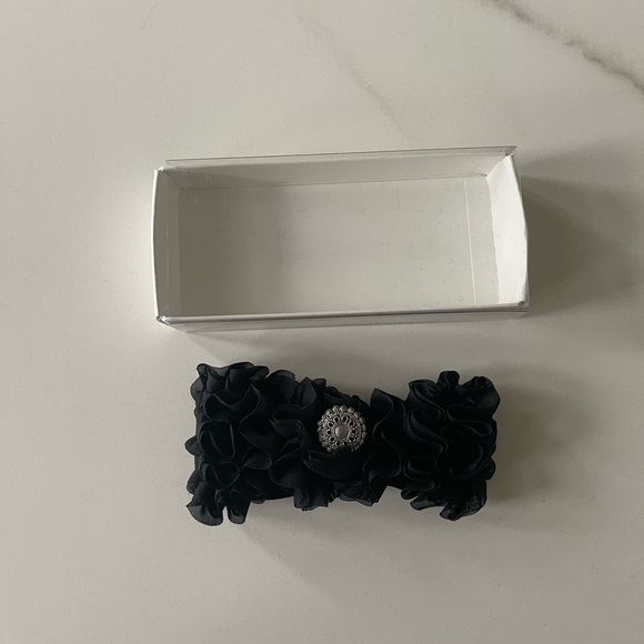 Beautiful Women’s Silk Neck Bow. - Picture 3 of 7